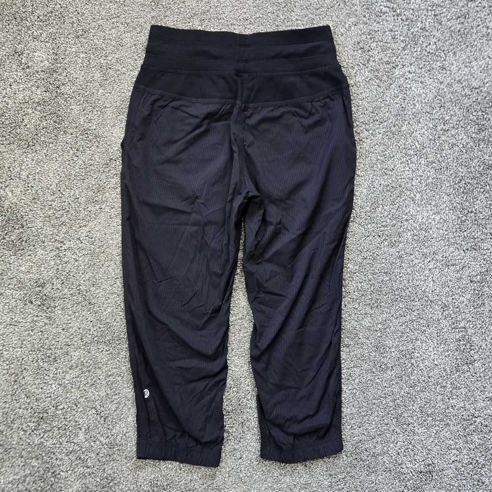 Lululemon Dance Studio Cropped Jogger Pant LIKE NEW size 2 - Picture 13 of 13